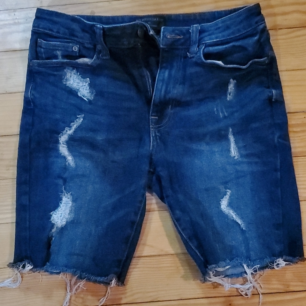 No Boundaries 32 dark wash Jean shorts